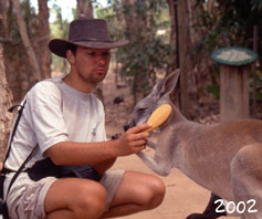 Jens bürstet ein Känguru 2002